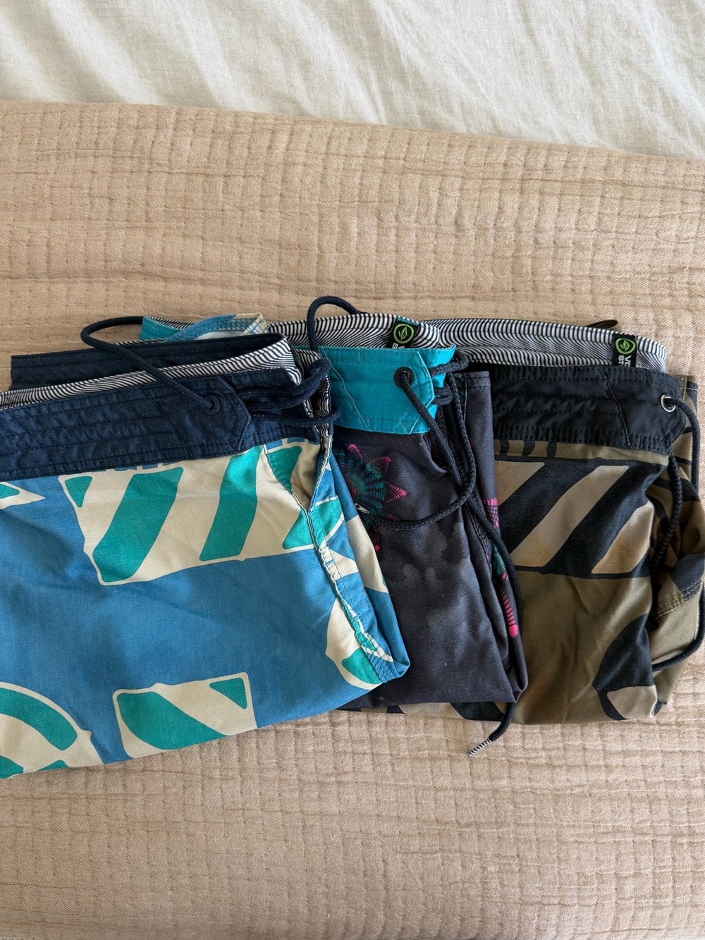 Men's Volcom Bathing Suit Trunks - size 34